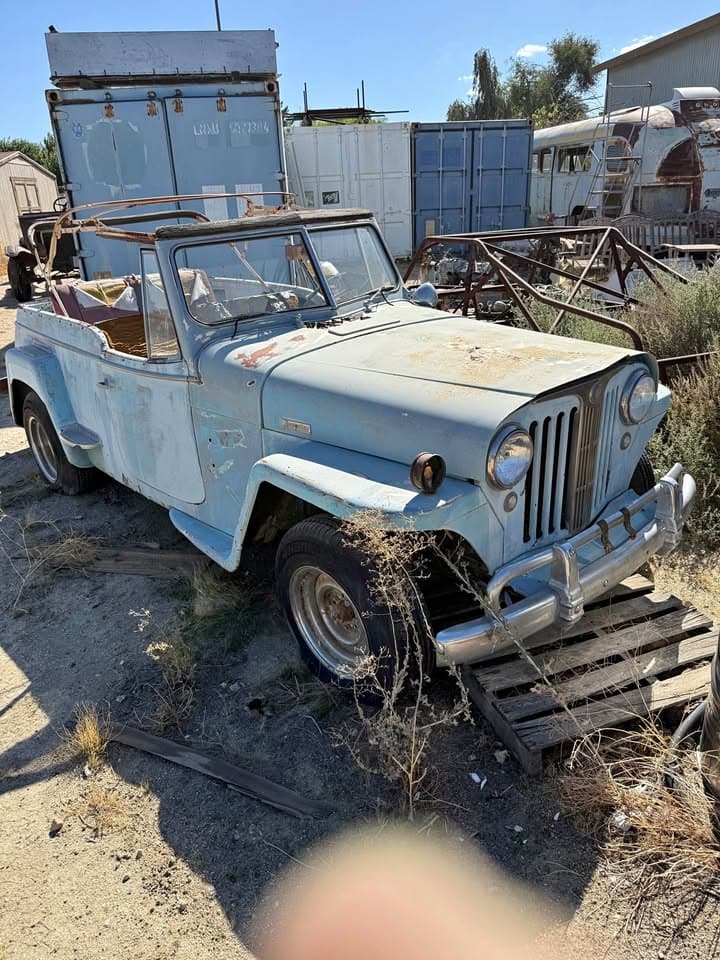 Willys Jeepster
